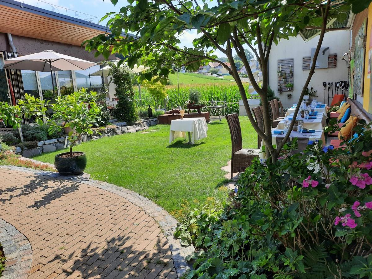 Hatzendorf Malerwinkl Restaurant + Kunsthotel מראה חיצוני תמונה