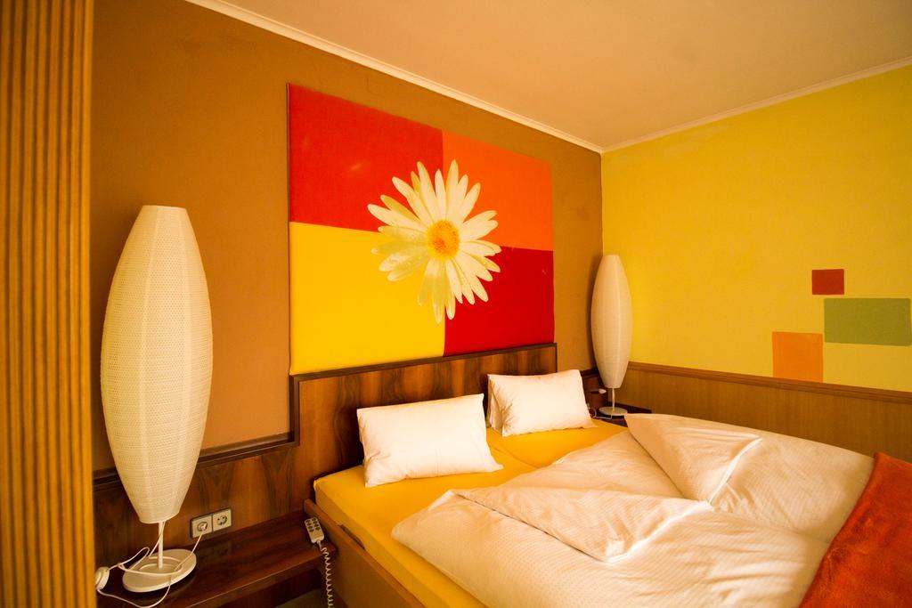 Hatzendorf Malerwinkl Restaurant + Kunsthotel מראה חיצוני תמונה