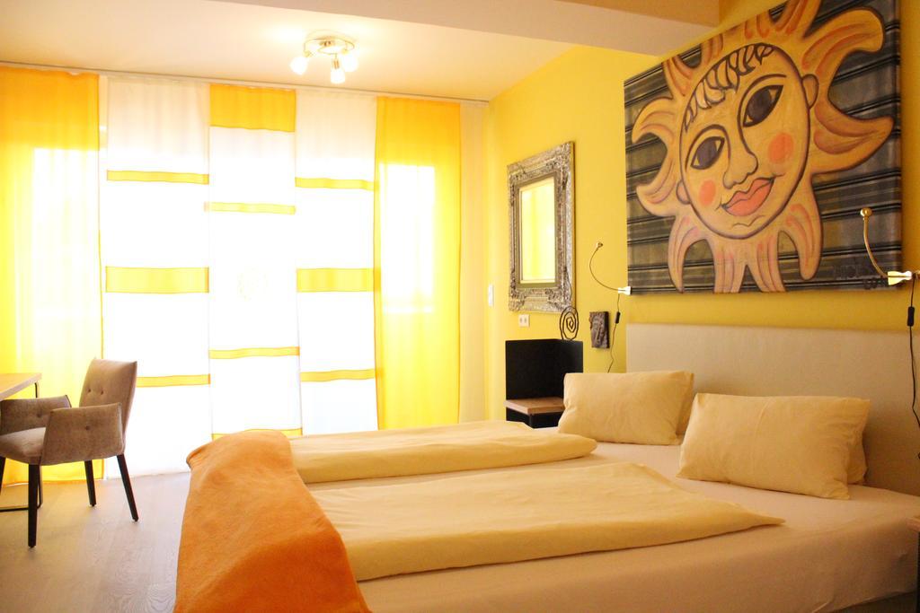 Hatzendorf Malerwinkl Restaurant + Kunsthotel מראה חיצוני תמונה